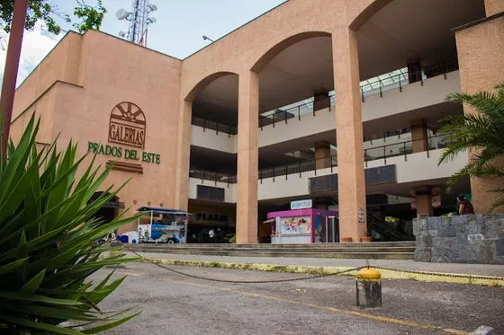 Alquilo Local De 60m2 Mas 35ms De Mezz / 1 Baño 