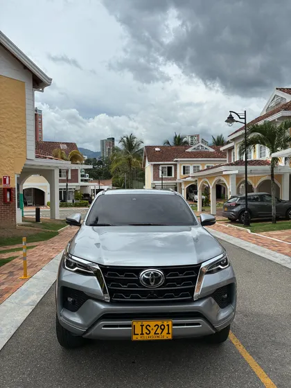 Toyota Fortuner 2.4 Diésel Srv 4x2