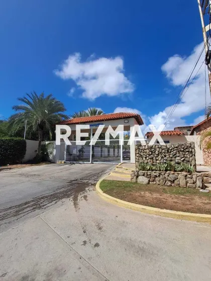 Townhouse Urb Manantial De Los Robles, Maneiro, Isla De Margarita Cod: 1315