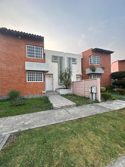 Thownhouse En Alquiler Ubicado En La Urbanizacion Los Samanes Conjunto Privado Araguama Country