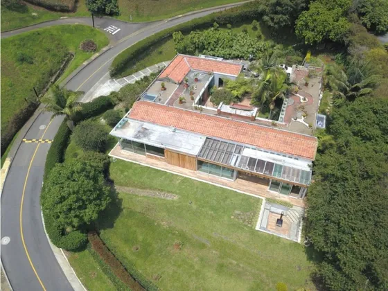 Casa En Venta En Medellín - El Poblado
