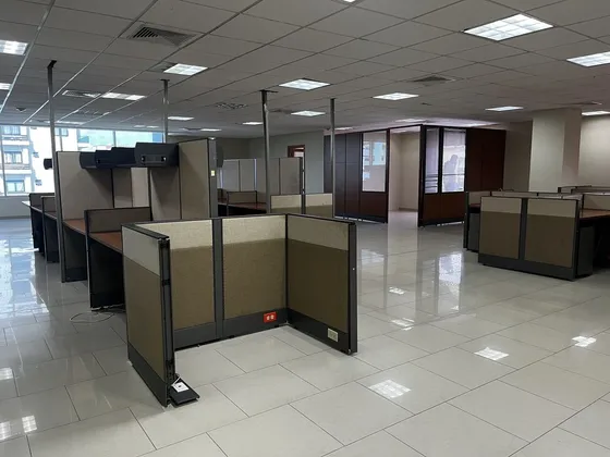 Oficina El Alquiler En Evaristo Morales Para Call Center - Edificio Completo