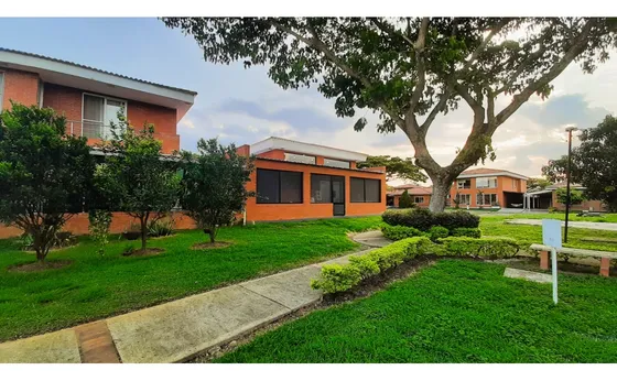 Casa En Venta Al Sur  Hacienda El Castillo Cr Pradera Jamundi
