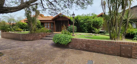 Venta Casa 5 Ambientes Bernal