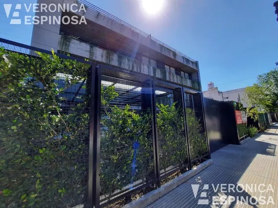 Departamento De Dos Ambientes En Venta, Castelar,  De Categoría
