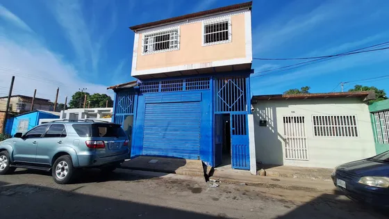 Se Vende Galpon Con Mini Apartamento Y 6 Habitaciones Estudiantiles A 100m De La Ugma Faculta De Odontologia, Bna