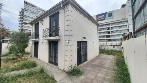 Ñuñoa  Casa En Av. Ossa / Metro Principe De Gales