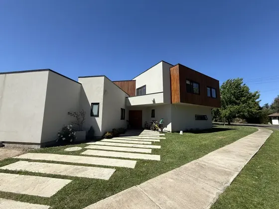 Vendemos Excelente Casa En Condominio Sector Oriente Talca