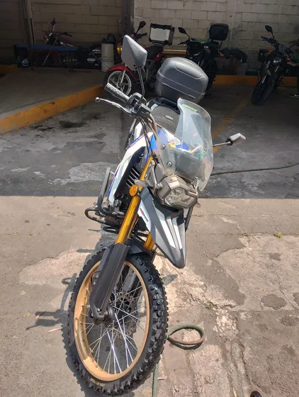 Moto Tipo Doble Propósito, Incluye Alforjas Laterales,