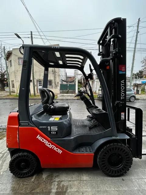 Alquiler Auto Elevador Clark Con Chofer Zona Norte