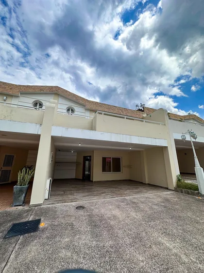 Vendemos Casa En La Urbanización La Fontana #manueltorresven