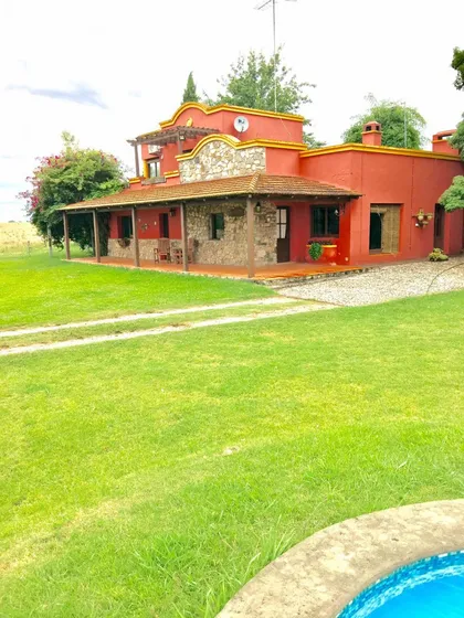 Quinta En Venta De 3 Dormitorios En Rosario (ref: Edu-143)