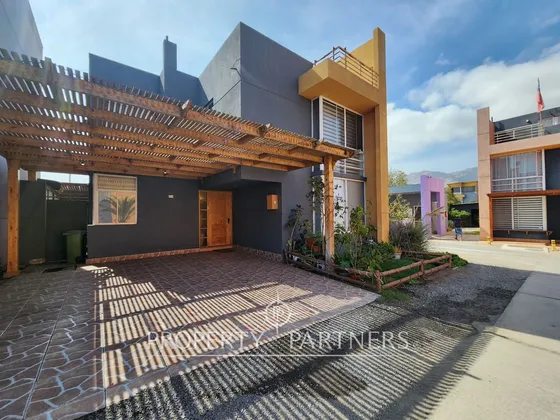 Amplia Casa En Arriendo Av. Las Palmeras