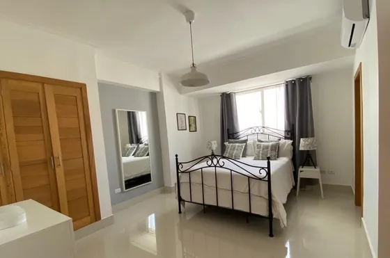 Alquiler Apartamento En Ensanche Naco   1 Habitación  1/2 Baños,  Sala Comedor 1 Balcones  Cocina,  Área De Lavando 1 Estacionamiento Torre Cuenta Con Ascensor Planta Full Precio Us$1000 Negociable