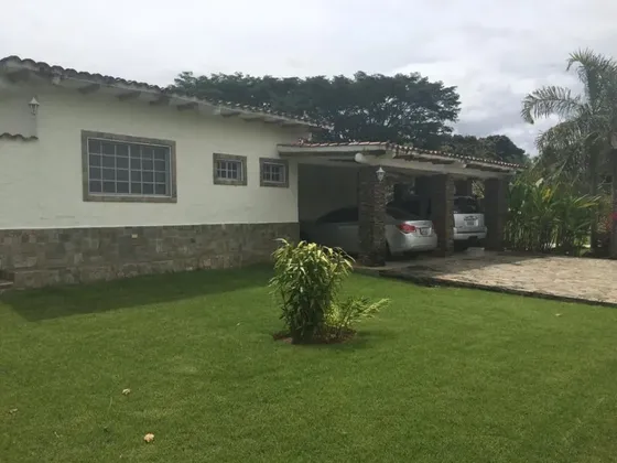 Js Quinta En Sarafi Country Club Carabobo