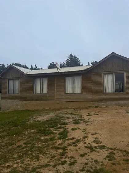 Casa En Venta De 3 Dormitorios, 2 Baños. En El Tabo