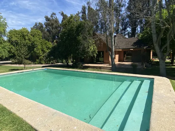 Casa Con 1 Hectárea Cond. Don Ladislao, Colegio Trebulco