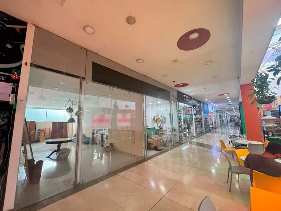 En Centro Comercial Aquarela Alquilo Local
