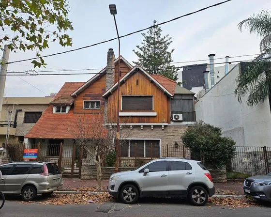 Casa Sobre Lote De 448 M2 De Doble Frente