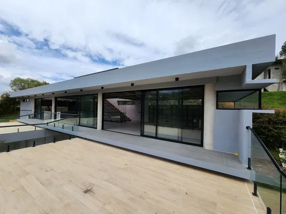Venta De Espectacular Casa Moderna En El Retiro Via La Ceja En Unidad