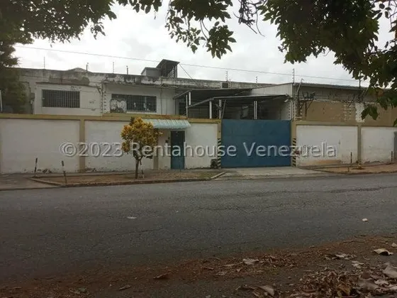 Galpón En Alquiler Guarenas, 2.400 M2.  Luis Infante 24-6736