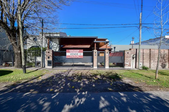 15 E/490y492 Casa En Venta En Manuel B Gonnet