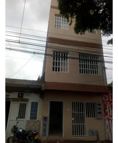 Vendo Edificio En Barrio Las  Acacias  De 3 Pisos