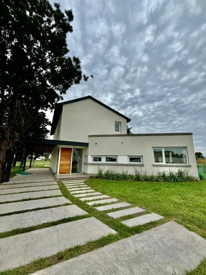 Casa En Venta - 3 Dormitorios 3 Baños - 208mts2 - Mar Del Plata