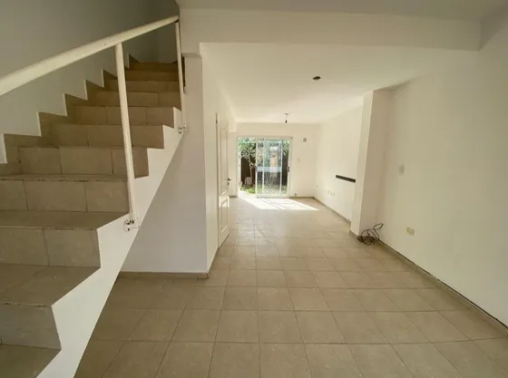 Dúplex En La Venta - 2 Dormitorios 2 Baños - Cochera - 74 M2 - Los Hornos