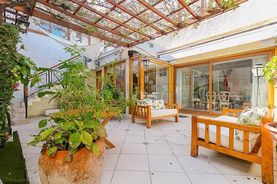 Casa En Venta De 5 Dorm. En Las Condes