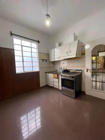 Casa En Venta - 2 Dormitorios 2 Baños - 211mts2 - La Plata