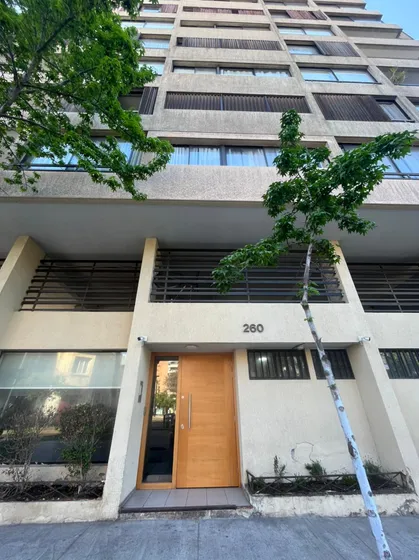 Almirante Latorre 260 Frente Plaza Manuel Rodriguez