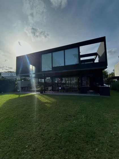Casa En Venta - 5 Dormitorios 4 Baños - Tigre