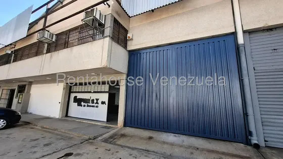En Alquiler Amplio Y Comodo Galpon Ubicado En Castillito, Inm 25-23169, El Cual Cuenta: Area De Recepcion, Segundo Piso Con 2 Oficinas, Baños