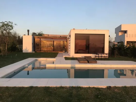 Casa En Venta Financiada En Barrio Santo Domingo Canning!! Oportunidad!!!