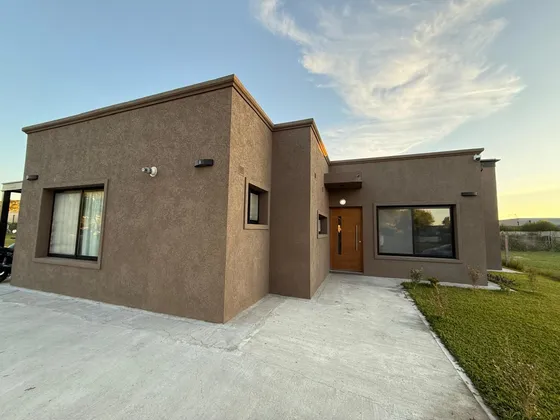 Casa En  Venta 3 Dormitorios San Ramon Pilar Del Este