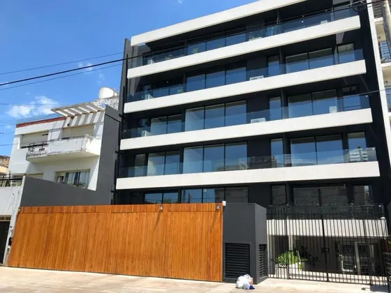 Castelar Sur, Departamento Nuevo, A 2 Cuadras De La Estación De Castelar, Muy Luminoso 
