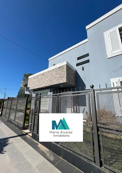 Venta De Amplia Casa A Metros Del Mar En Mar Del Tuyú, Opcion Financiación, Calle 1 Bis Nro 7411, La Costa