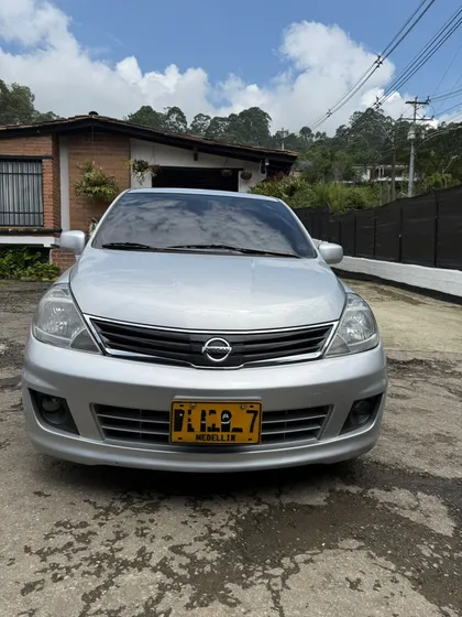 Nissan Tiida Hb 1.8 Premium