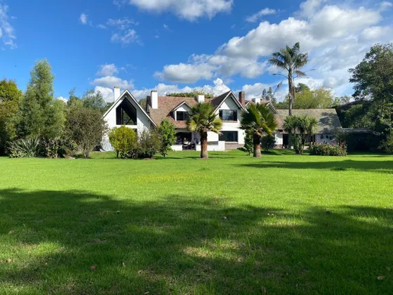 Casa En Arriendo/venta En Canelon. Cod V16453