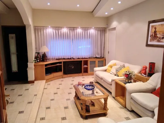 Casa Con Terraza Y Garage En Zona Céntrica