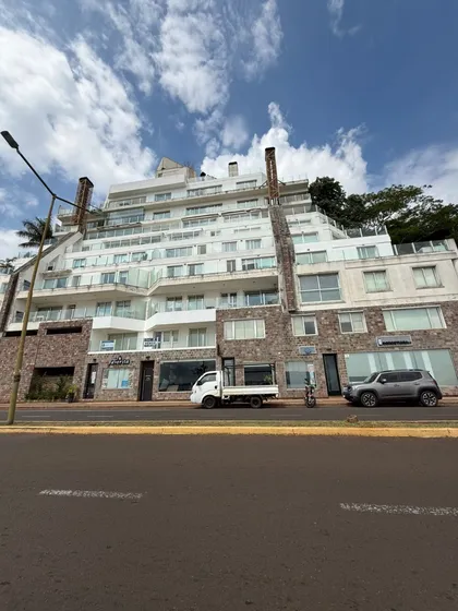 Departamento En Venta En Costanera Frente Al Rio