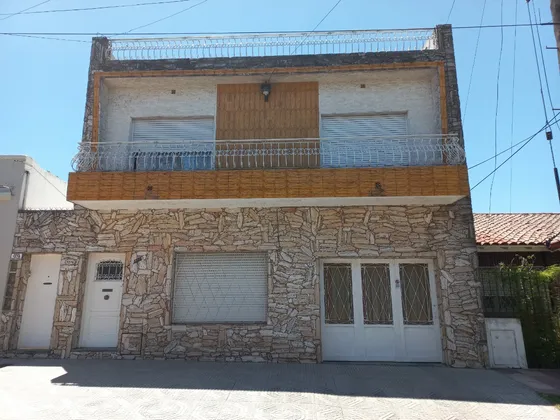 Excelente Departamento En Planta Alta Con Entrada Independiente - El Palomar
