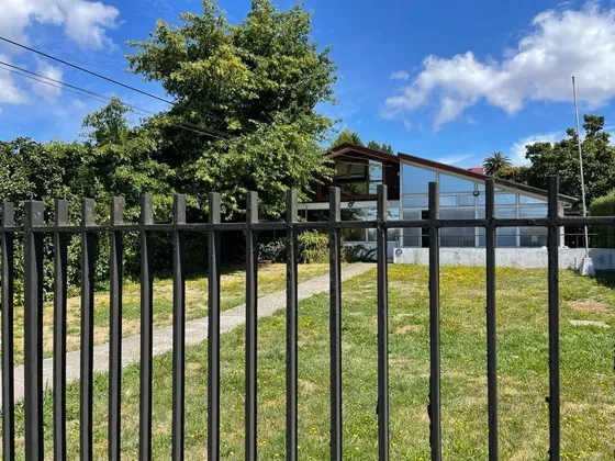 Casa En Venta De 9 Dorm. En Valdivia