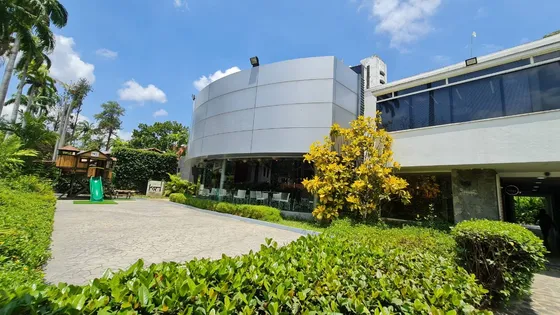 A1  Centro Comercial En Avenida Bolívar Norte Nautilus Jardin Gourmet