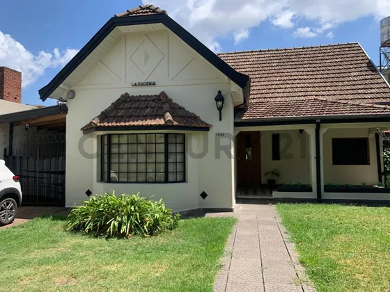Venta Chalet Estilo Inglés De 4 Ambientes En Luis Guillón