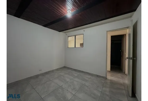 Casa En Venta A Pasos Del Parque Principal De La E...(mls#255084)