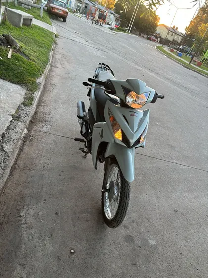 Honda Wave 110 Gris, Policial Echa Lista Para Trasferir