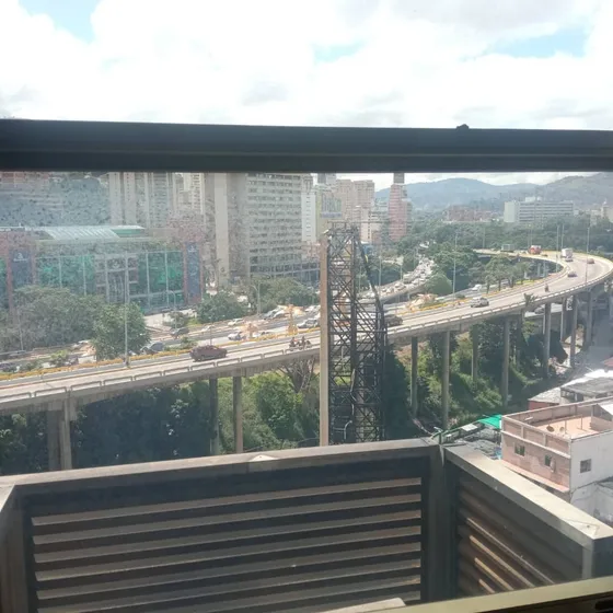 Se Vende Amplia Oficina Con 160m2 En La Avenida Casanova Semi Amoblada Gran Oportunidad De Inversión Ma. Fda.varela