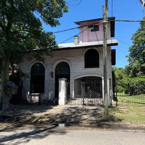 Casa En Venta - 5 Dormitorios 5 Baños - 700mts2 - La Unión